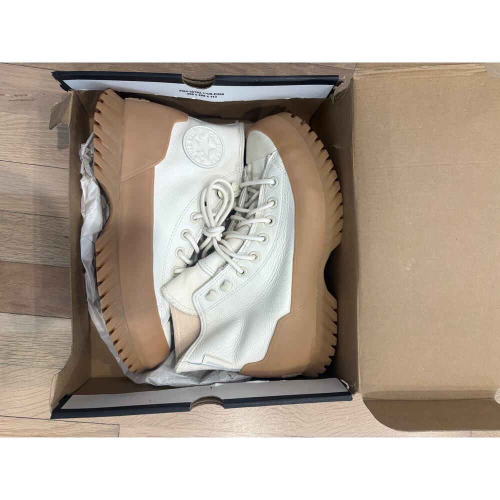 Converse Chuck Taylor Lugged Winter 2.0 | White | 7M (9W) NWT